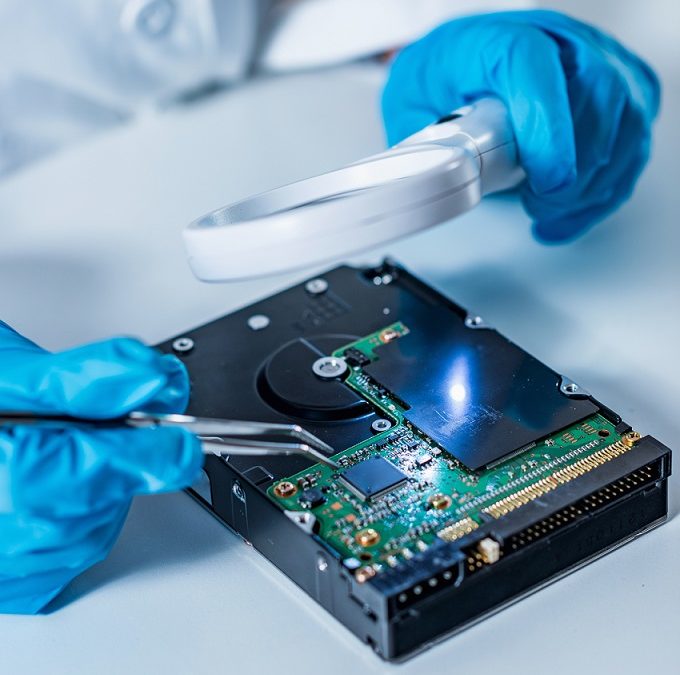 Wat is een Cleanroom en Waarom is het Belangrijk bij Data Recovery?